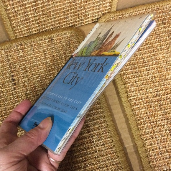 Fodor's Complete Pocket Guide to NYC & full size color map, 1996-1997 City Pack - Picture 4 of 7